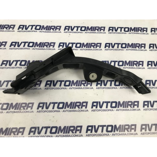 Кронштейн заднього бамперу правий Opel Zafira B 2005-2011 13125044
